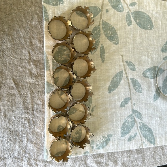 Set of 12 Crown Napkin Rings. - Picture 2 of 4